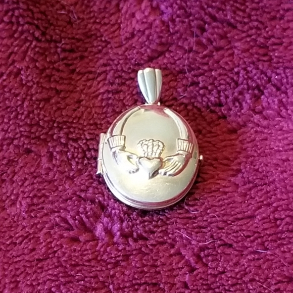 14kt Gold Irish Claddaugh Locket